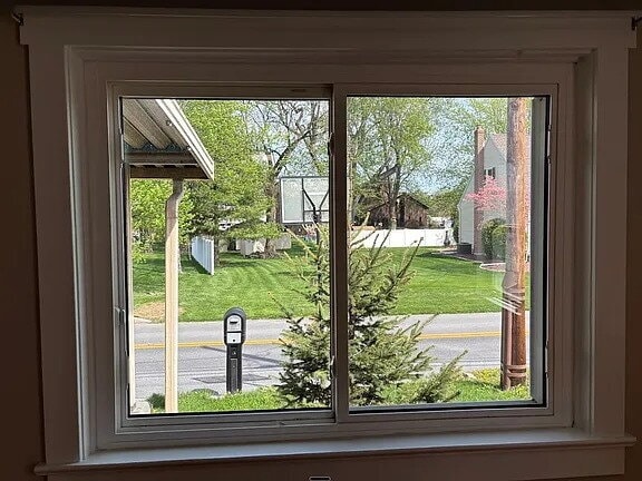 Building Photo - Comfortable, clean, charming 3-bedroom detached home with backyard. Conveniently located in Lower...