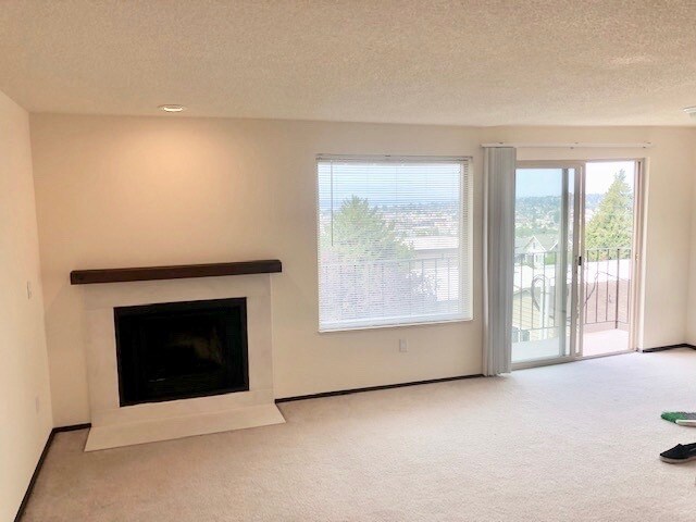 sala de estar - 4511 Greenwood Ave N