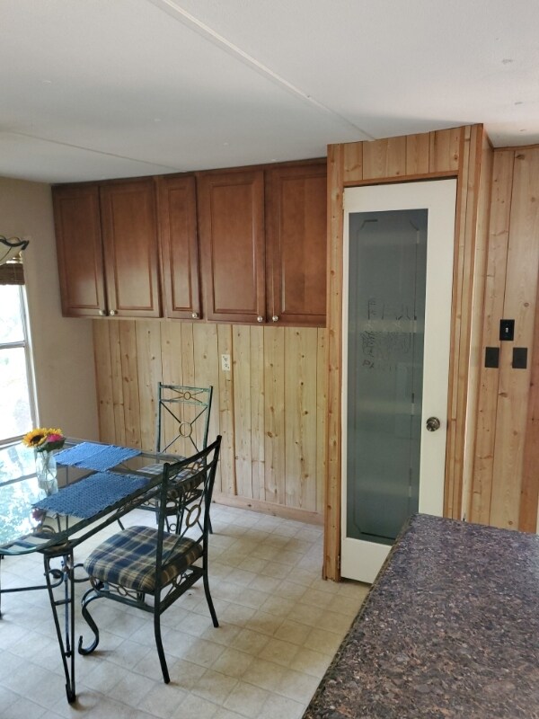 Building Photo - 1209 Redbud Dr