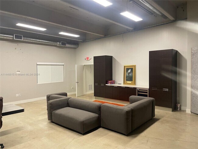 Foto del edificio - 3803 NW 125th St