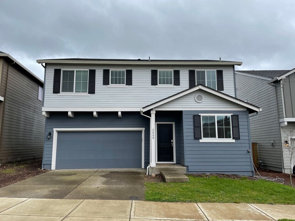 Primary Photo - Beautiful 4 Bedroom 2.5 Bath Home Located ...