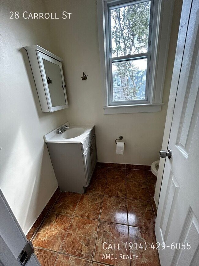 Building Photo - Huge 2 bedroom apartment for rent with a n...