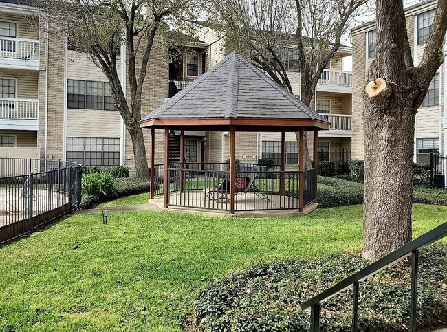 Foto del edificio - 2750 Holly Hall St