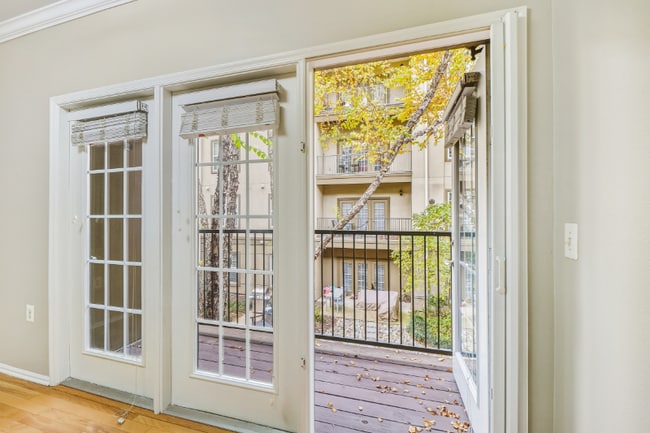 Foto del edificio - 11800 Old Georgetown Rd