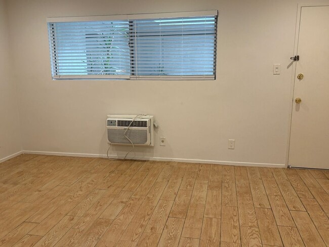 Foto del edificio - 220 W Spazier Ave