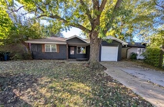 Building Photo - 414 Sunnyside Pl