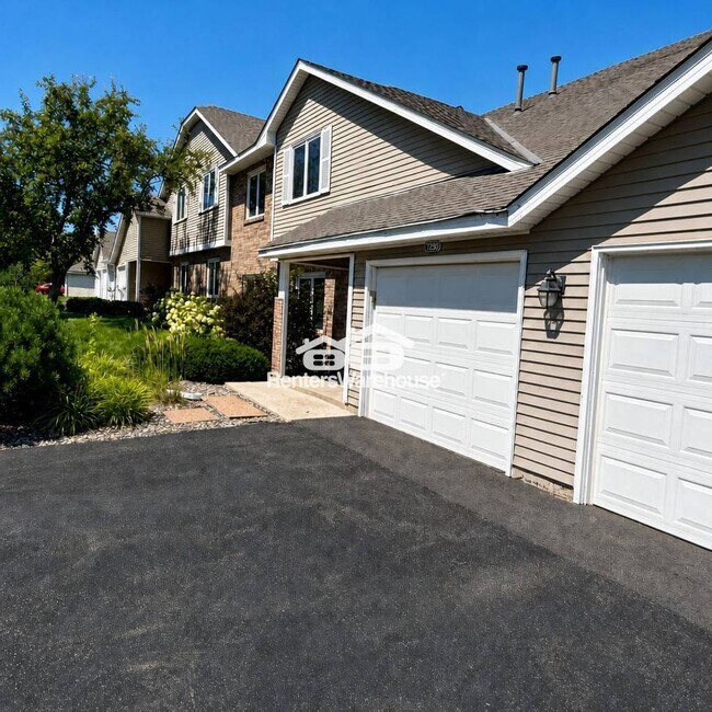Foto del edificio - 2BD/2BA Townhome in Eden Prairie Available 8/1!