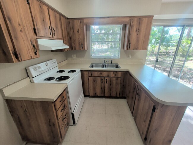Foto del edificio - 2352 S Sandburg Pt