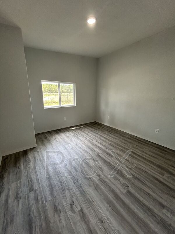 Foto del edificio - 627 W 8th St