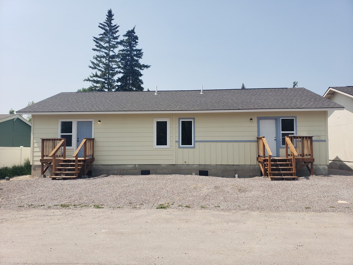 690 Swan Mountain Village, Kalispell, MT 59901 Apartments in