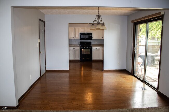 Foto del edificio - 6723 Balmoral Rd