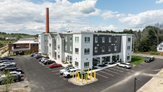 Foto del edificio - 999 Main St