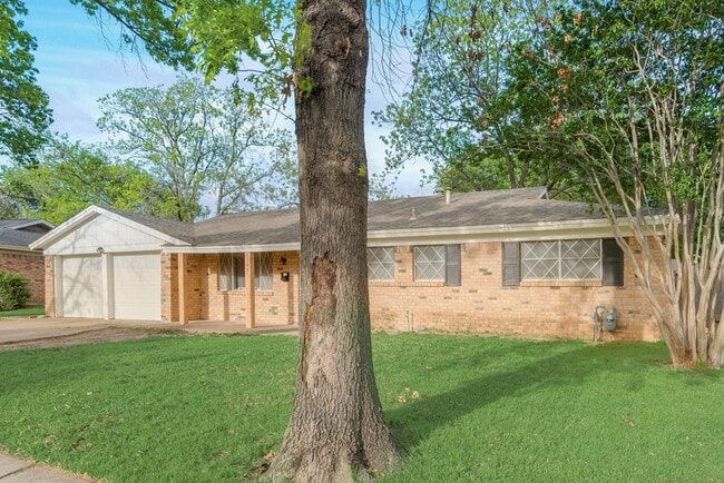 Building Photo - 5304 Susan Lee Ln