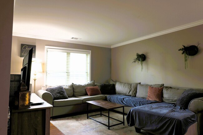 Foto del edificio - 129 Glengarry Dr