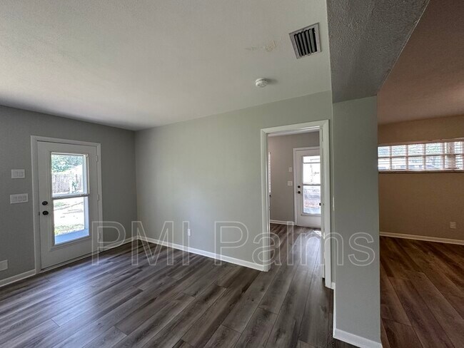 Foto del edificio - 2291 Evans Rd