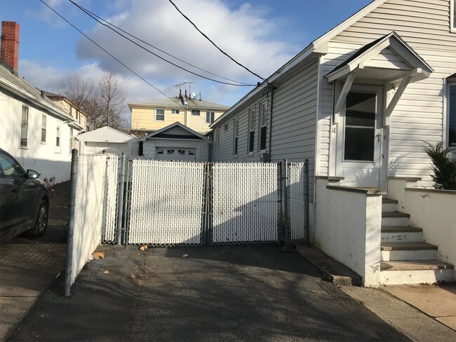 Building Photo - 61 Seacrest Ave