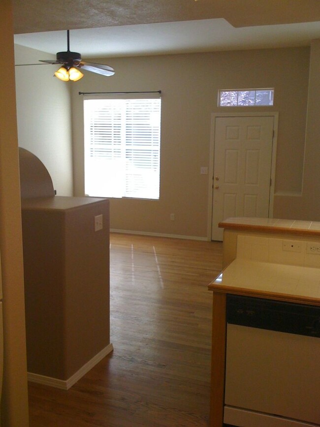 Building Photo - Central location! 2BR/2.5Ba/2C townhome ne...