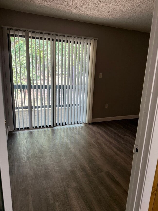 Building Photo - LEASE NOW AND ENJOY 50% OFF 2ND MONTH! Loc...
