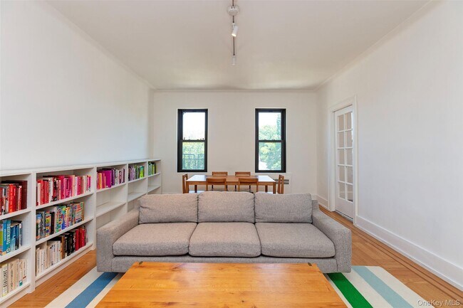 Foto del edificio - 76-66 Austin St