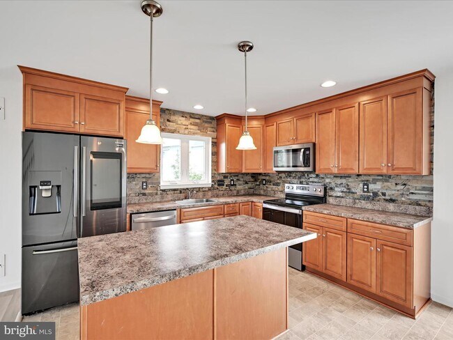 Building Photo - 87 Farm House Ln