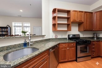 Building Photo - 309 Holland Ln