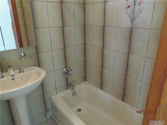 Foto del edificio - 64-38 65th Ln