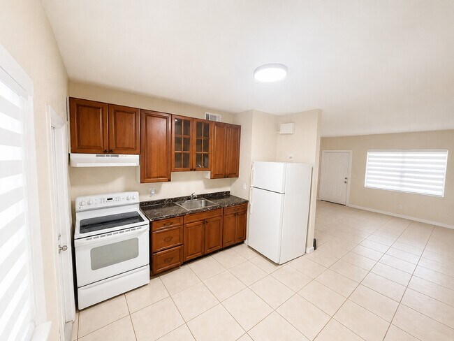 Foto del edificio - 1664 NE 146th St