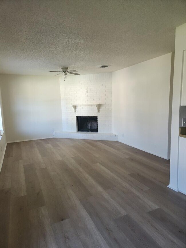 Foto del edificio - 905 Fieldwood Dr