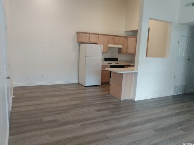 Building Photo - 221 S 1050 W