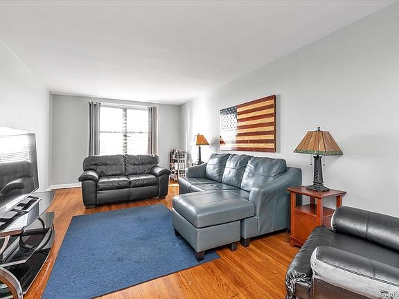 Building Photo - 83-40 Austin St