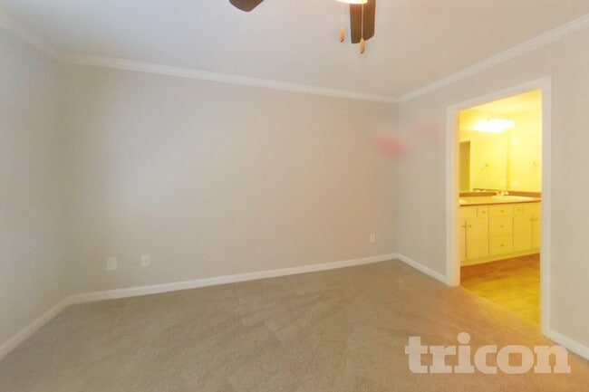Building Photo - 2300 Shady Dr