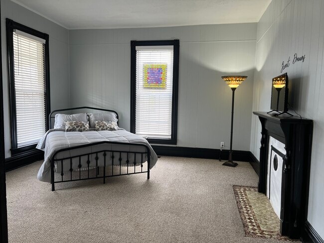 Building Photo - 238 N Church St