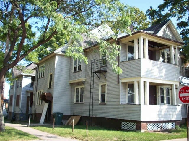 Foto del edificio - 8-12 Conkey Ave