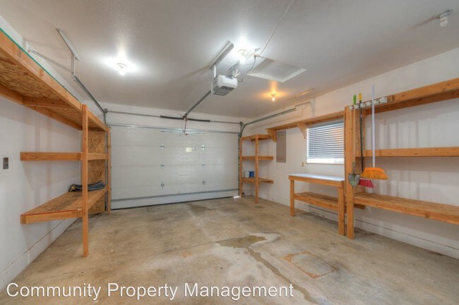 Building Photo - 2 br, 2 bath House - 300 McClure Ave