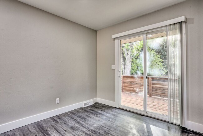 Foto del edificio - 2823 Stanford Rd