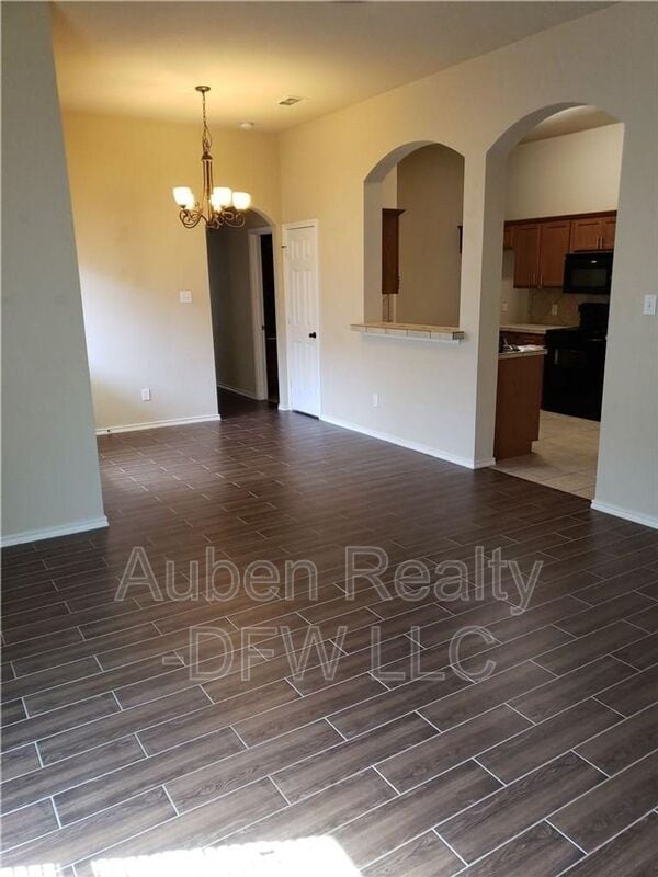Building Photo - 1426 Ravenwood Dr