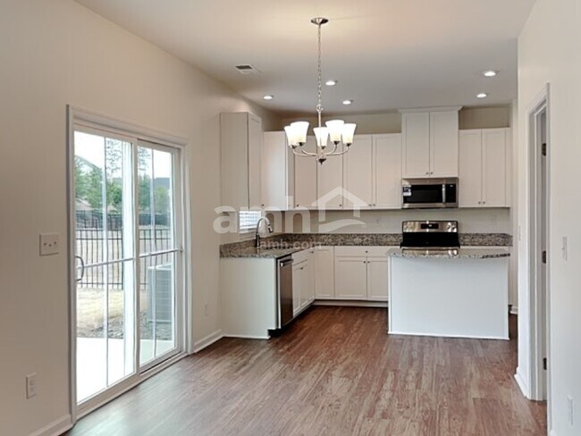 Foto del edificio - 648 Hamilton Park Dr