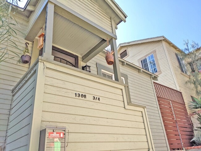 Building Photo - 1306 W Sunset Blvd