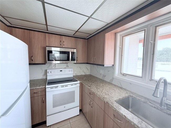Building Photo - 735 Dodecanese Blvd
