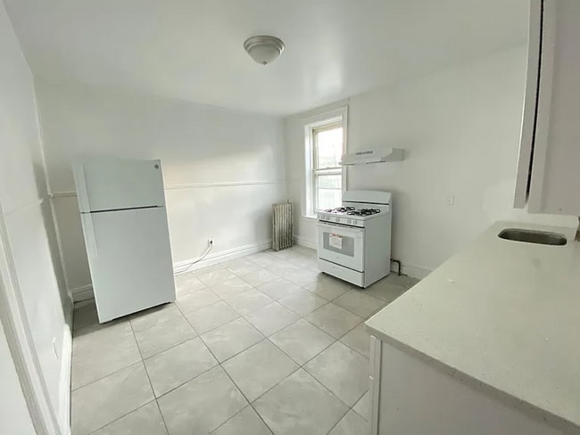 Photo - 362 E 198th St Townhome