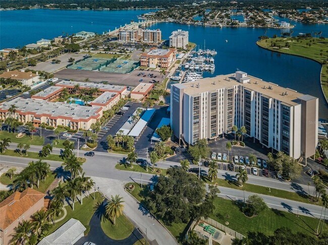Foto del edificio - 10355 Paradise Blvd