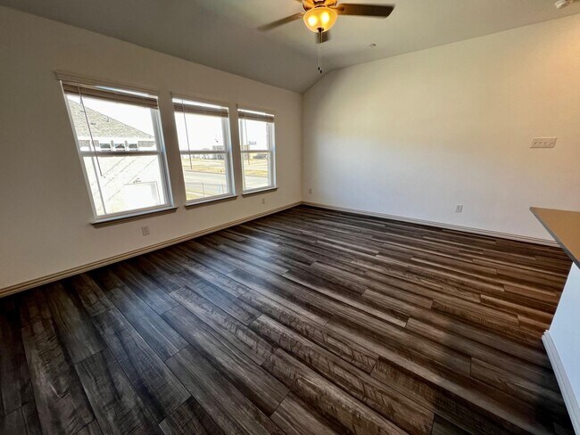 Foto del edificio - 4702 Haltom Rd