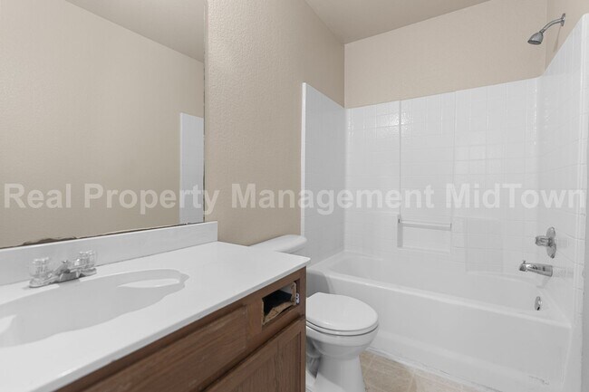 Building Photo - Charming 3-Bed, 3-Bath Home with Fireplace...