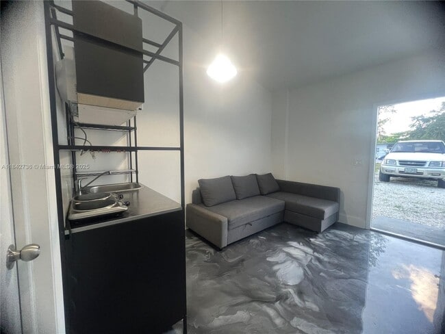 Foto del edificio - 1824 NW 49th St