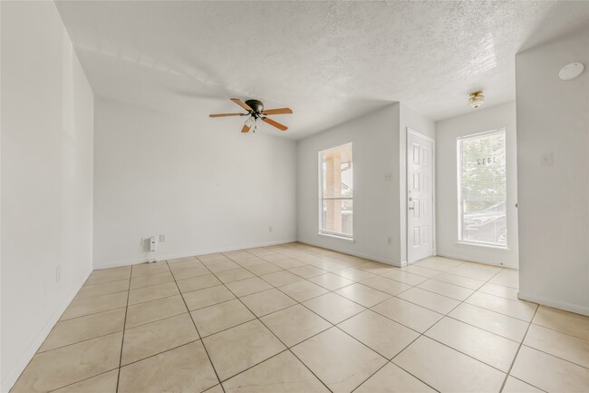 Building Photo - 1412 Gramma Ct