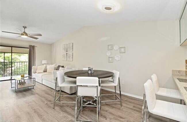 Foto del edificio - 9285 Lake Park Dr