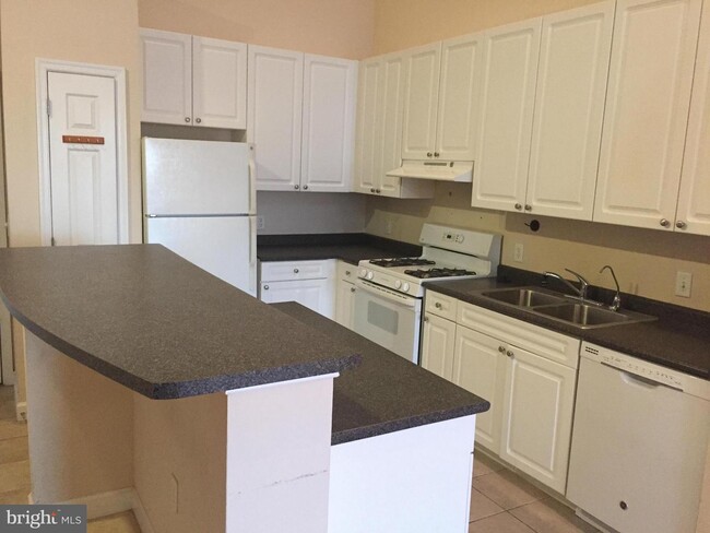 Building Photo - 501 Hungerford Dr