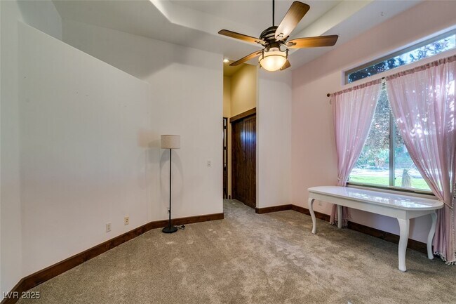 Foto del edificio - 549 Regents Gate Dr