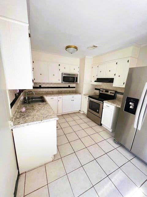 Building Photo - 2824 Meadowbrook Dr