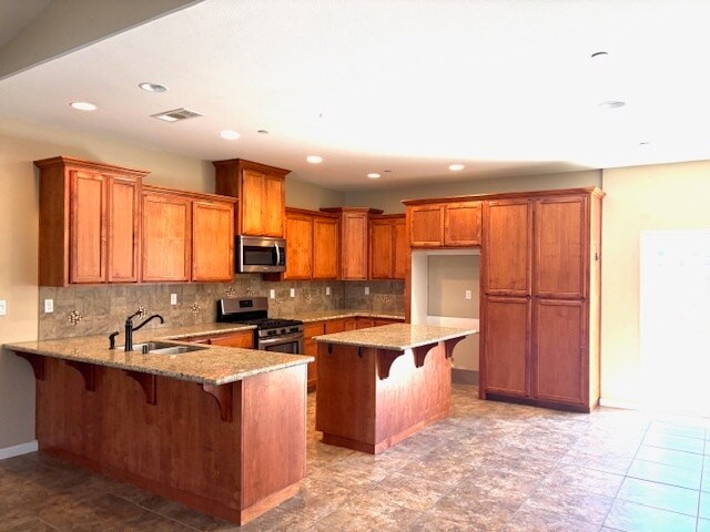Building Photo - 4032 Wood Creek Ct